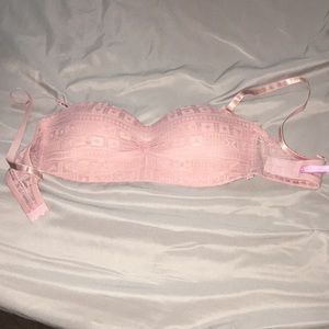 Strapless bra comes with Attachment straps